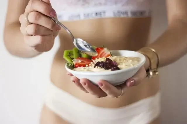 sagligagel-en-saglikli-zayiflama-yontemi-yogurt-diyeti1