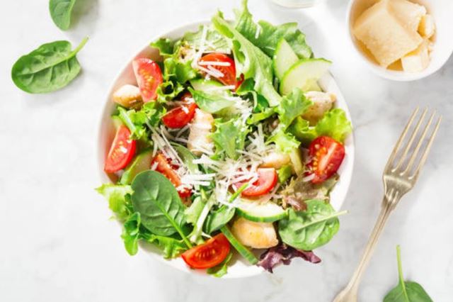 sagligagel-diyet-salata-enfes-diyet-salatalar