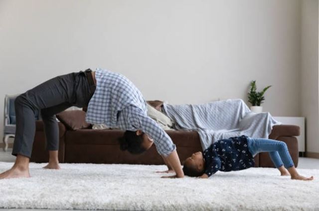 sagligagel-yeni-baslayanlar-icin-yoga-hareketleri-ve-5-adet-yoga-hareketi2