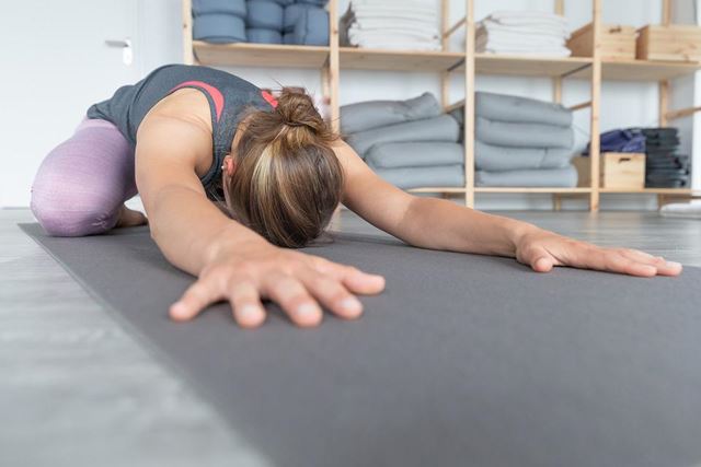 sagligagel-yeni-baslayanlar-icin-yoga-hareketleri-ve-5-adet-yoga-hareketi77