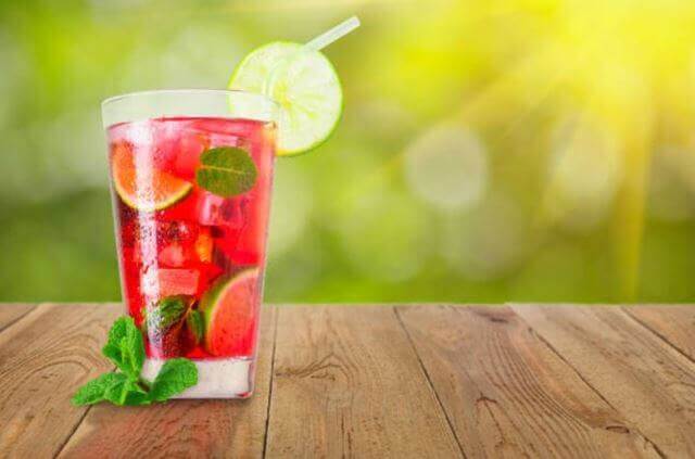 sagligagel-karpuzlu-limonata-yapimi-ve-serinleten-3-karpuzlu-limonata-tarifi89